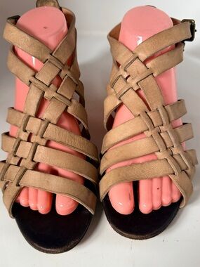 7 Seven for All Mankind size 8.5 leather strappy sandal